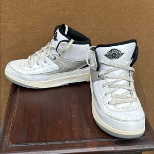 Air Jordan 2 kids White and Black Mid-Top Sneakers